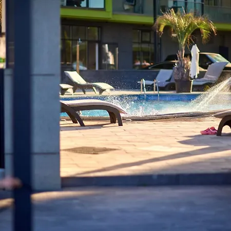 Coral By Alz Apartman *